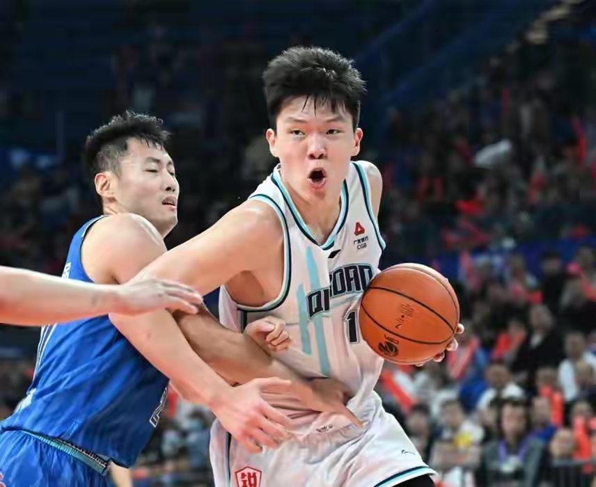 开云中国官网-马拉松联赛，东城闪电队与岭南玄武队强势反弹，体能对抗拉满！赛季拐点或已出现的简单介绍